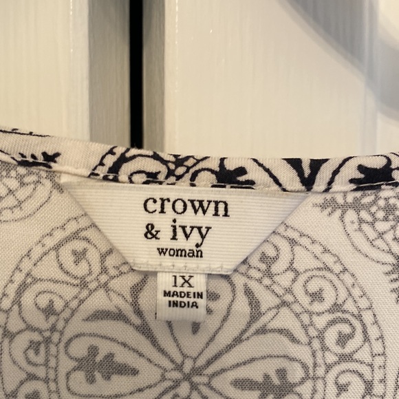 Crown & Ivy 1X Navy and White Sleeveless top - Picture 2 of 4